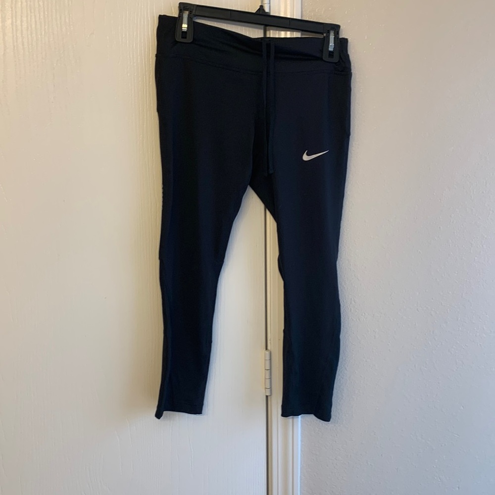 Nike dri-fit cropped leggings  ,only wear them one time